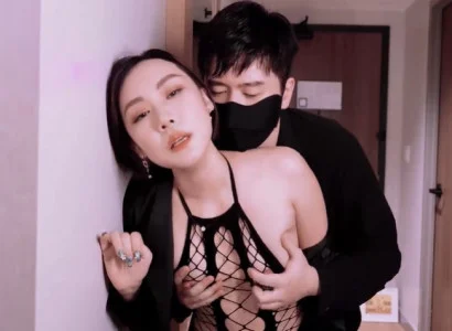 Vợ bán thân cho sếp để kiếm tiền trả nợ cho chồng
