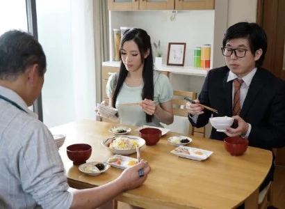 Cô con dâu nứng banh vùng kín cho bố chồng thỏa mãn
