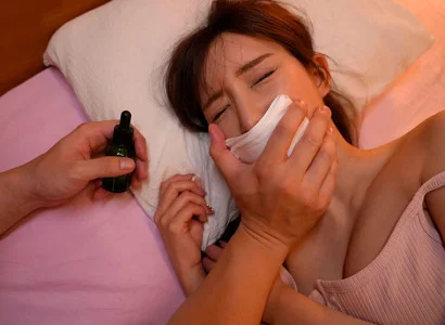 Gã trai dùng thuốc mê rồi quan hệ với cô em họ xinh đẹp